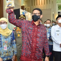 cover Kunker di Kota Jambi Sandiaga Jajal Masak Roti Jalo dan Jadikan Kota Jambi “Kota Kreatif Kuliner”