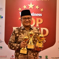 cover Wali Kota dan Perumdam Tirta Mayang Kembali Borong Penghargaan Top BUMD Awards