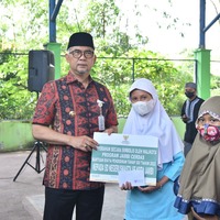 cover Pemkot Jambi dan Baznas menyalurkan bantuan pendidikan Rp2,2 miliar