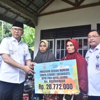 cover Fasha Apresiasi Pendamping PKH Bantu Bedah Rumah Warga