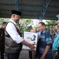 cover Target Reduksi 50% Angka Miskin Ekstrem Kota Jambi, Fasha Serahkan Bantuan Usaha UMKM