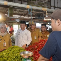 cover Pastikan Ketersediaan dan Harga, Penjabat Wali Kota Jambi Blusukan Pasar dan Pergudangan
