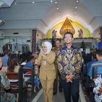 cover Hujan Deras Tak Surutkan Pj Walikota Jambi Tinjau Misa Malam Natal