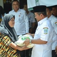 cover 27.364 Keluarga Kota Jambi Menerima Bantuan Pangan Beras