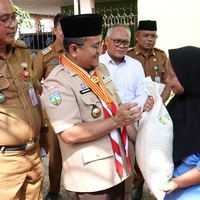 cover 27.364 Keluarga Kota Jambi Menerima Bantuan Pangan Beras