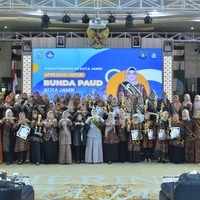 cover Penuh Haru, Anak PAUD Berikan Apresiasi Kepada Bunda PAUD Kota Jambi