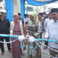 cover Berbagi Buka Pasar Bedug ; Pj Wali Kota di Pasar, Sekda di Jelutung