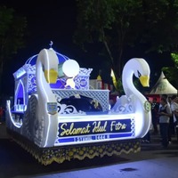 cover Rayakan Idul Fitri ; Pemkot Jambi Akan Gelar Pawai Takbir Keliling Mobil Hias  JAMBI - Semarak hari raya Idul Fitri mulai semakin terasa. Hari kemenangan itu akan disambut dengan penuh suka cita di berbagai belahan dunia tak terkecuali di Kota Jambi.